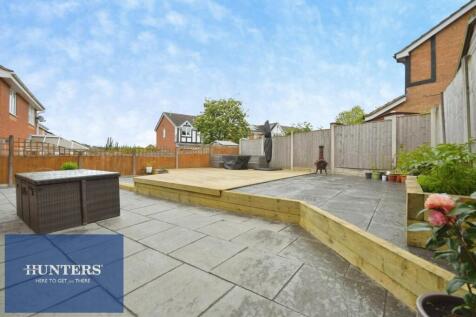 REAR GARDEN 01.jpg