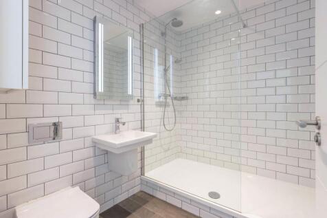 Second bedroom ensuite