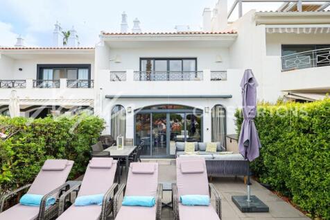 Lakeside Village 3 Bed Renovated Townhouse For Sale
