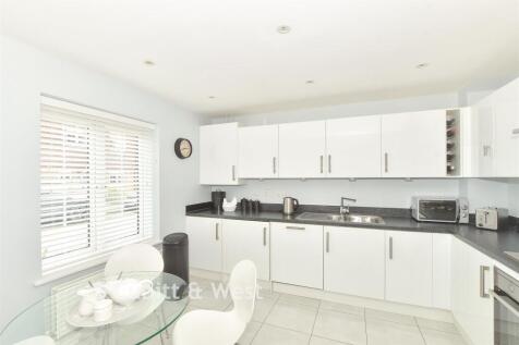 Kitchen/ Breakfast Room