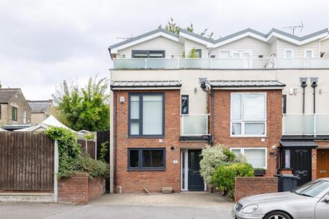St Barnabas Road, IG8