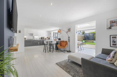 Kitchen/Breakfast/Lounge