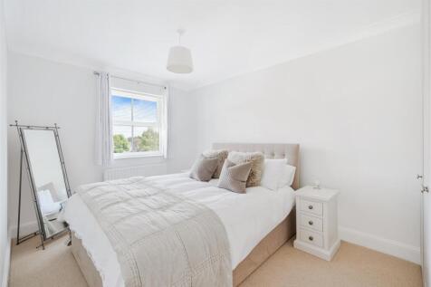 ST THERESA CLOSE (8).jpg