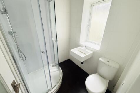 3 Bedroom Flat in G12 0EE