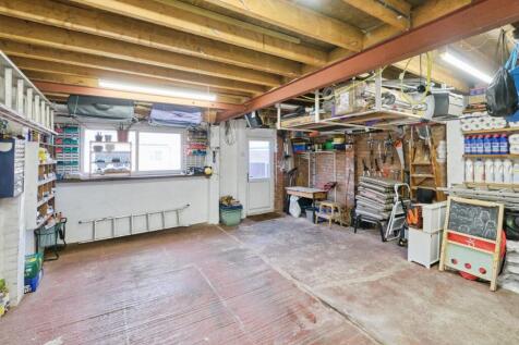 Garage/Workshop