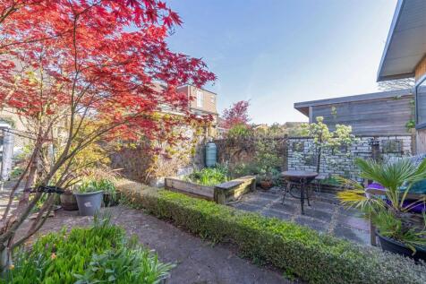 60 Bassett Gardens, Isleworth TW7 4QY-25.jpg