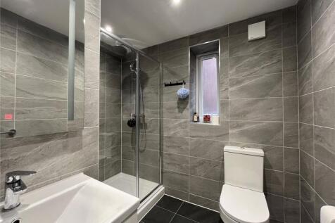 10 bed, 7 bath Apartment in Manchester - Photo 7