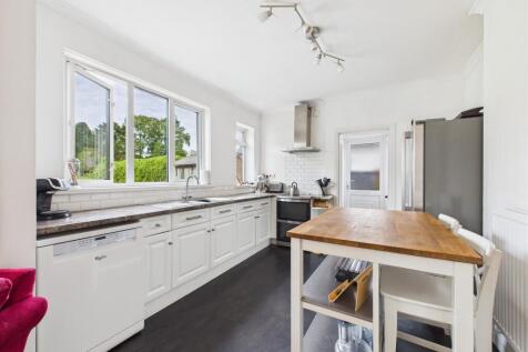 Kitchen and breakfast room