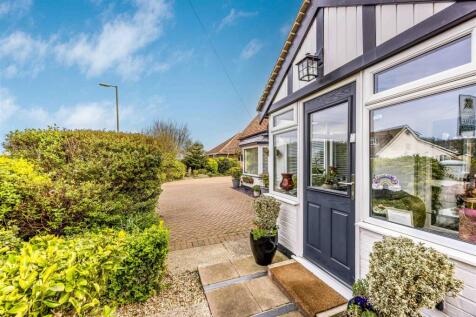 250 Havant Road, Hayling Island-Small-PorticoMarke