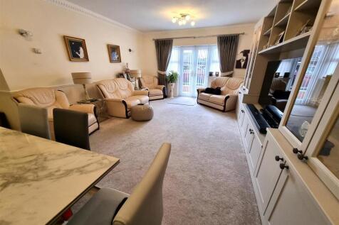 RECEPTION ROOM: PIC. 3