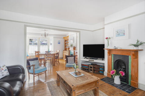 20 Living Space.JPG
