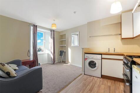Living Room/Kitchen