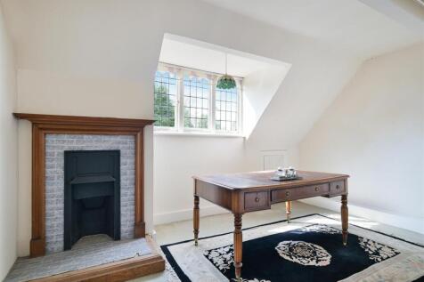 WALTON HEATH COTTAGE- (19).jpg