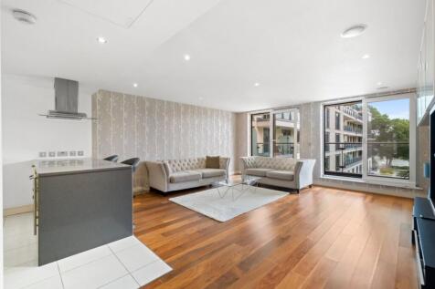 A good sized two bedroom, two bathroom apartment in this sought after modern development in Fulham with balcony, lift and concierge.