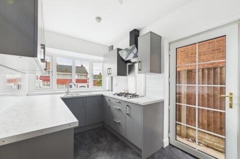 4 bed, 1 bath Semi-Detached in Birmingham - Photo 6