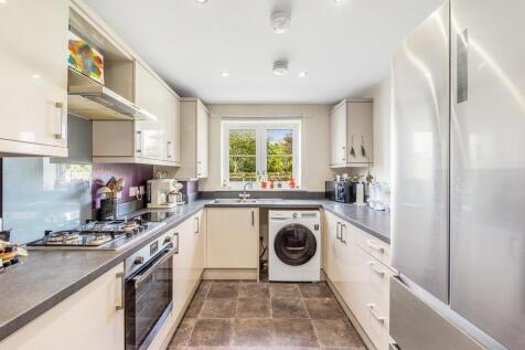 5 Cavell Way (Fleet)-16.jpg