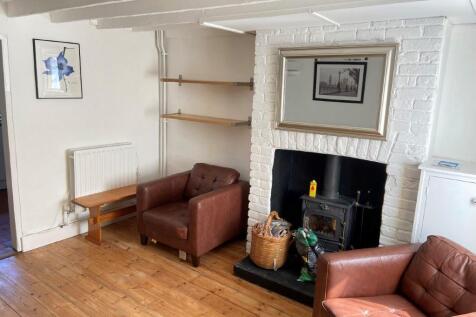 Lounge a.jpg
