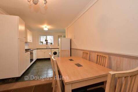 Kitchen/ Dining Room