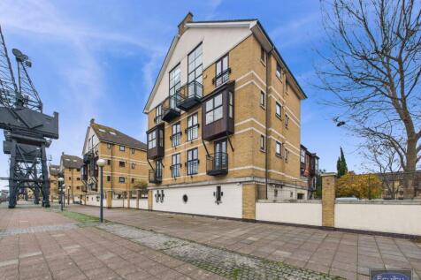 Stunning two bedroom apartment overlooking Royal Victoria dock.