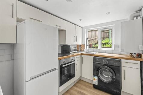 64 Temple End, HP13 5DS-10.jpg