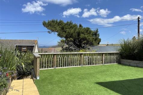 Endclosed rear garden