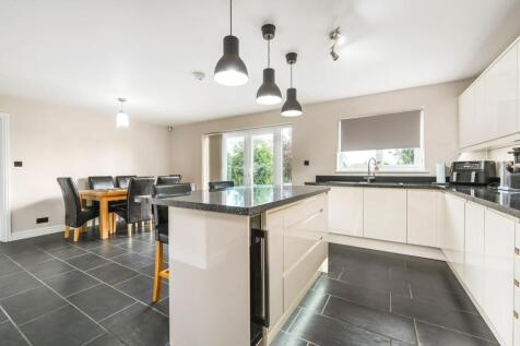 Kitchen / Dining