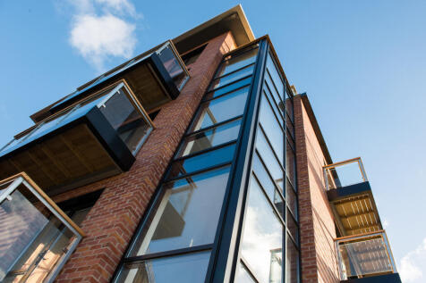 3 Bedroom Furnished Duplex Apartment in the Ratcliffe building, located within the popular gated community of Brunswick Park with its 2 acres of communal landscaped gardens situated by Brunswick Train