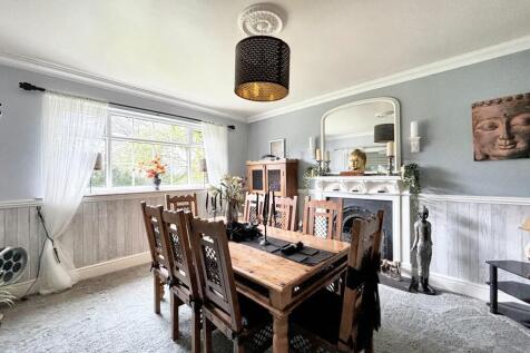 5 bed, 2 bath Farm House in Manchester - Photo 9