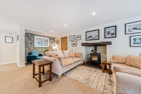 Lounge Sitting Ro...