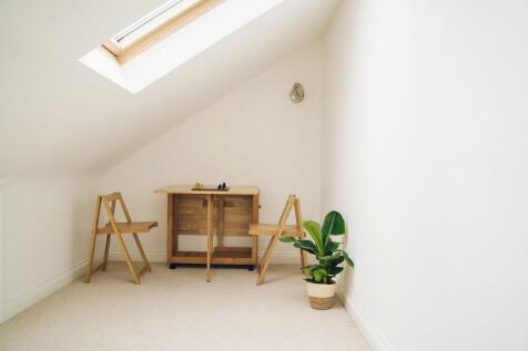 Ystafell Wely 2 / Bedroom 2