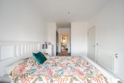 1380654-4-6916de5...