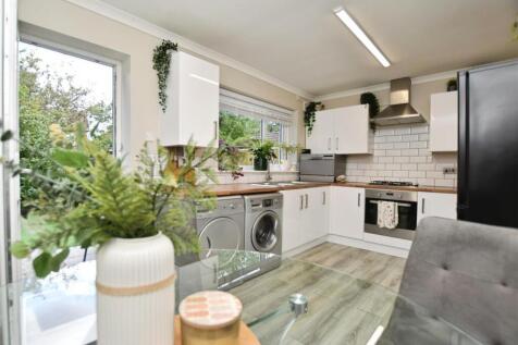 2acdf309-diningkit 20close.JPG