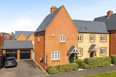 105 Redcar Road, Towcester (e) cr V2.jpg