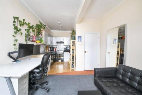 One bedroom flat located in a sought after location situated superbly for Deptford station and all transport links. Recently decorated throughout accommodation comprises open plan lounge/kitchen, bedr