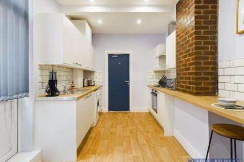 5 Bedroom House in TS1 4QP