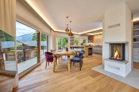 Kitchen &amp; Dining Are