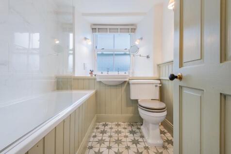 Bedroom Five en-suite 