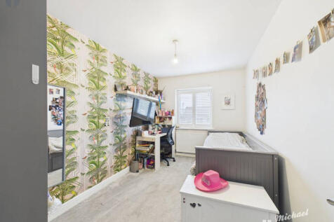 CAM03218G0-PR0806-STILL006-thumbnail-h750-70