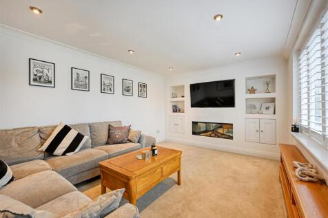 19 Hall Close-06.jpg