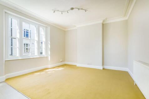 Living/dining area