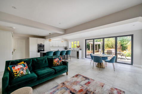 Kitchen/Sitting Area