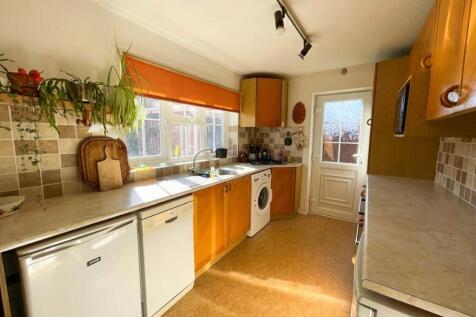 Kitchen 1.jpg