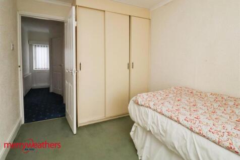 FRONT BEDROOM