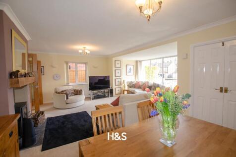 59 Woodlea - Dining 2.jpg