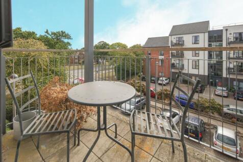 150 Queensway Court_-9.jpg