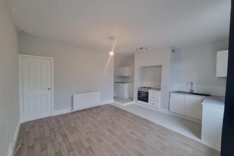 Property number 48776.
2 bedroom, stone back to back terrace house. Modern kitchen and bathroom. Parking for 2 cars.
