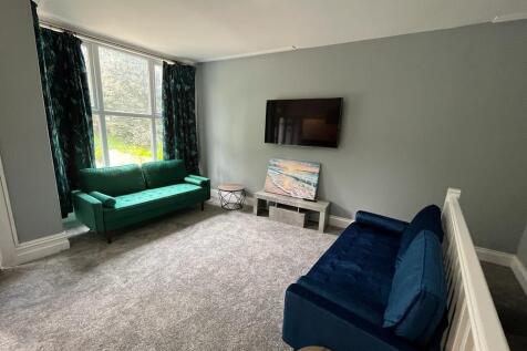 4 Bedroom Terraced in LS4 2PQ