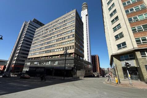 York Laurent are pleased to offer this one double bedroom first floor apartment with secure allocated parking space, residence gym with sauna, concierge and second floor communal roof terrace. Located