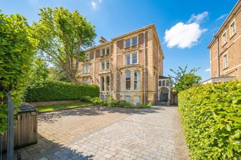 6 bedroom semi-detached house for sale