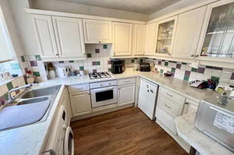 16 Bowers Close -...